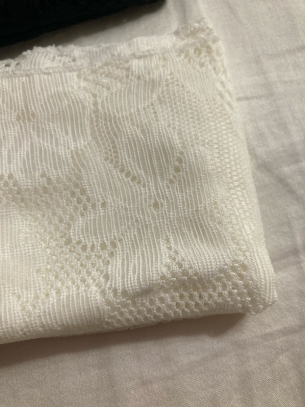 7 Pairs of MeMoi Black and White Floral Lace Slouch Crew Socks - Picture 3 of 8